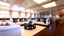 2 Ladies Yacht - Interior